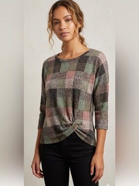 NWOT Lavish paid long sleeves and side tie woman’s blouse size small